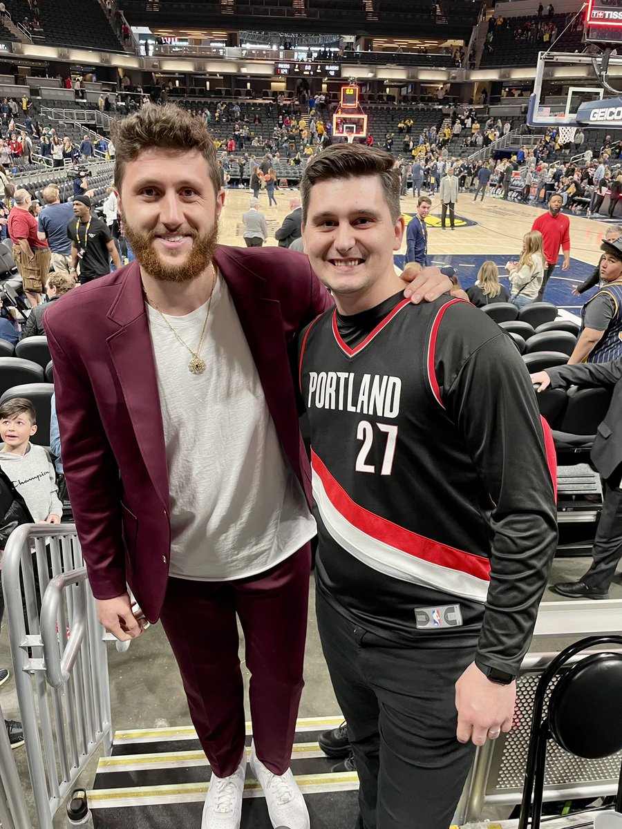 MTursunovic41's tweet image. Thank you @bosnianbeast27 for the signed jersey and picture 😎 @trailblazers