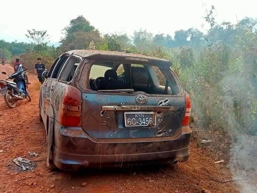 HURFOM's tweet photo. 1/4 At least three innocent local villagers were killed, and seven others were injured when artillery shells exploded near a pagoda in Kyauktaung village, Thaton Twsp, #Mon, during a pagoda festival, sources from the KNLA Brigade No.1 officials said. https://t.co/rxA7ER8nYc