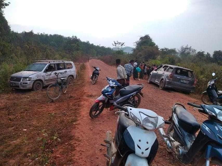 HURFOM's tweet photo. 1/4 At least three innocent local villagers were killed, and seven others were injured when artillery shells exploded near a pagoda in Kyauktaung village, Thaton Twsp, #Mon, during a pagoda festival, sources from the KNLA Brigade No.1 officials said. https://t.co/rxA7ER8nYc