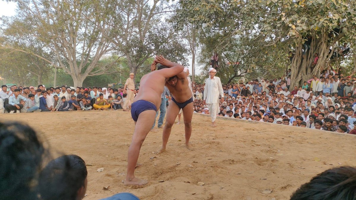 tribalvoice99's tweet photo. अपनेपन और सुकून की छांव, हम सबका अपना गांव !!

#TheVillage #TribalFestival #Randukadi #Khandeep #SawaiMadhopur #20March2022 #Kushti https://t.co/q0PQZfiz77