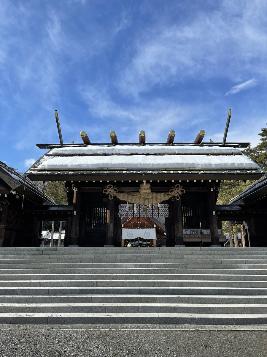 ako1631's tweet photo. 今朝の北海道神宮⛩
春はもう少しかな。

今日もHAPPYに〜✨✨✨

#北海道神宮
#開拓神社
#御神木
#春はもう少し
#3月21日 https://t.co/6zapKvHpZk
