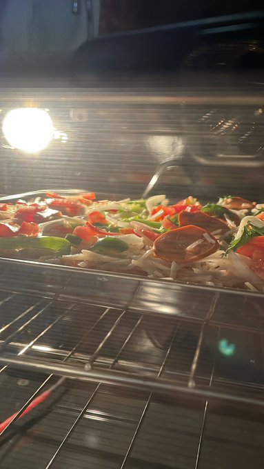 if you&rsquo;re building a pizza you gotta sprinkle a lil extra cheese on top the toppings to seal em in https://t<a href="/tag/mvsales"class="tags"><span>#mvsales</span></a>