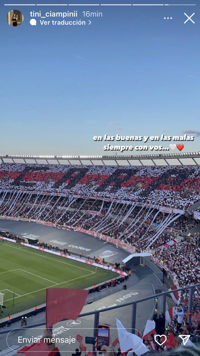 boedoyf's tweet photo. el hincha de River es boludisimo, vienen de años de gloria y ponen “en las buenas y en las malas siempre con vos” por perder un clásico https://t.co/YxrbjF7xyT