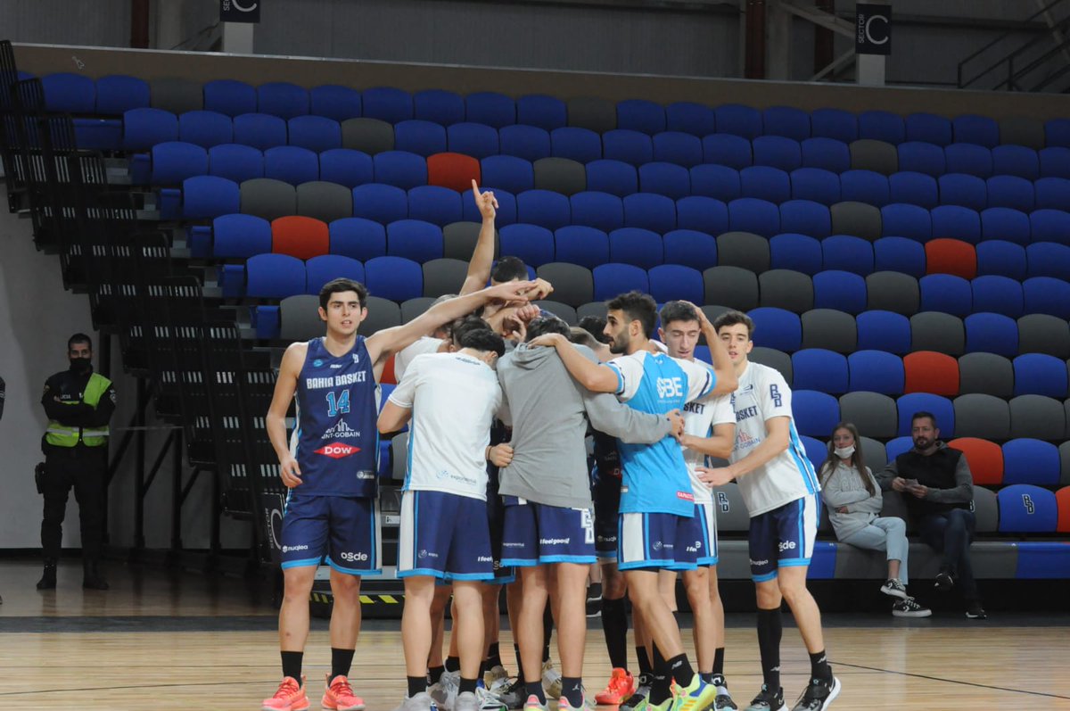 lanuevadeporte's tweet photo. 🏀#LigaArgentina ¡Final del partido! Victoria de @bahiabasket frente a #ParqueSur por 79 a 56 en el #DowCenter. Fue con 23 puntos de Ezequiel Paz. Más detalles de este partido en https://t.co/b30wbVB3C8. 📸 Tomás Bernabé. https://t.co/1B2NMFNw5H