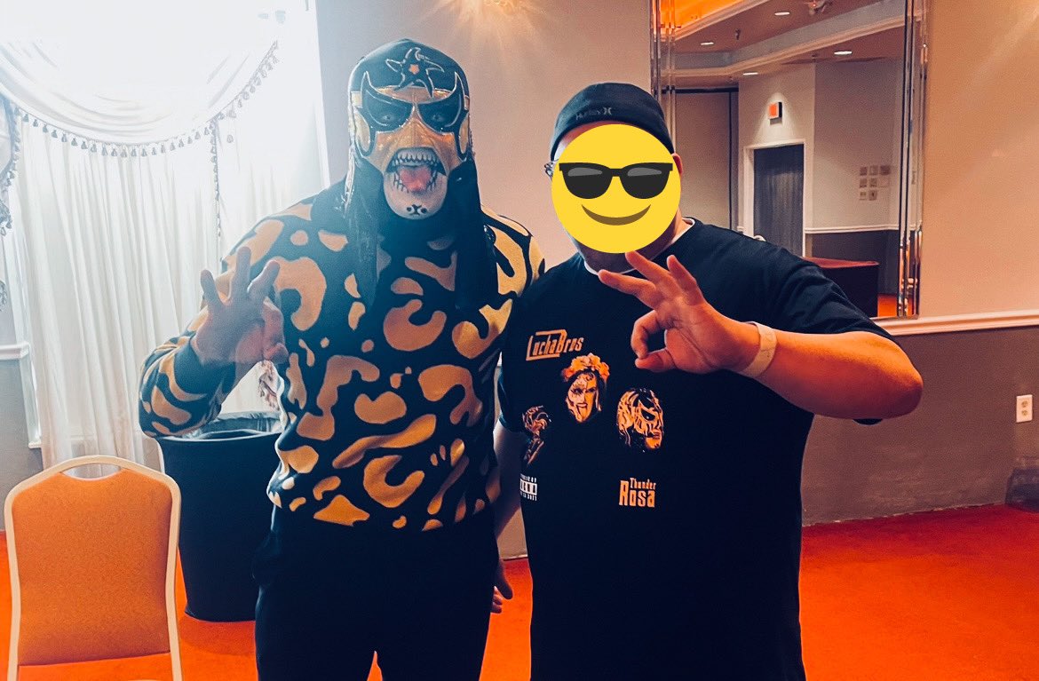 I finally got to scratch @PENTAELZEROM off my bucket list of wrestlers I want to meet!
#penta_zero_miedo #zeromiedo #luchabrothers #republicoflucha #lucha #luchalibre