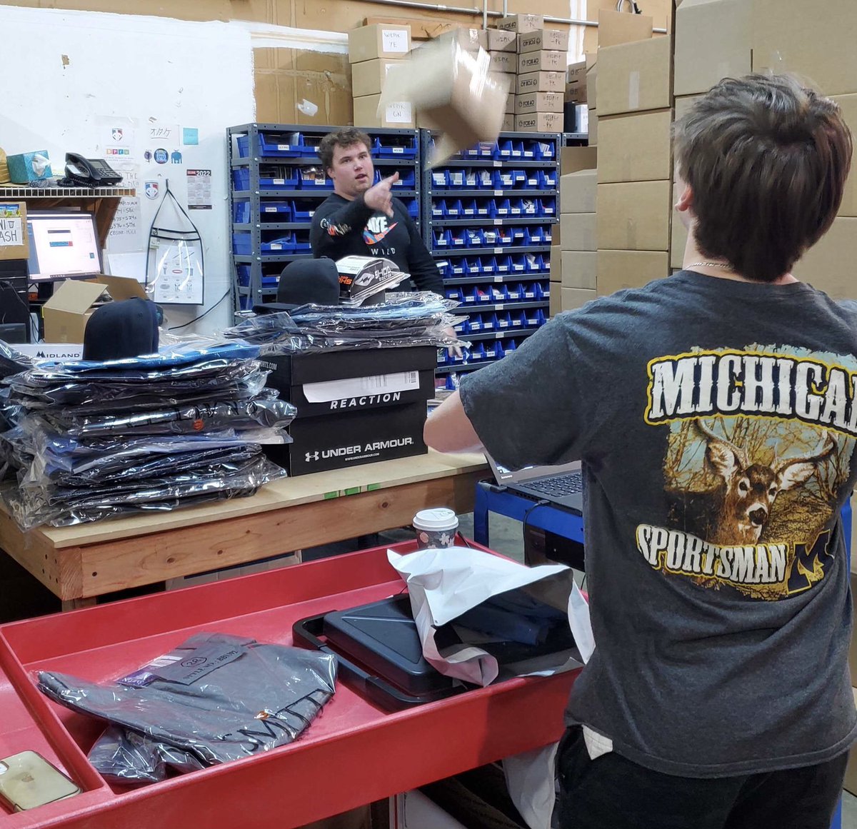 umpattirecom's tweet photo. Our Sunday crew during peak season getting it done so your orders arrive on time!
#sundayvibes #workingtheweekend https://t.co/c3UP1EbNSo