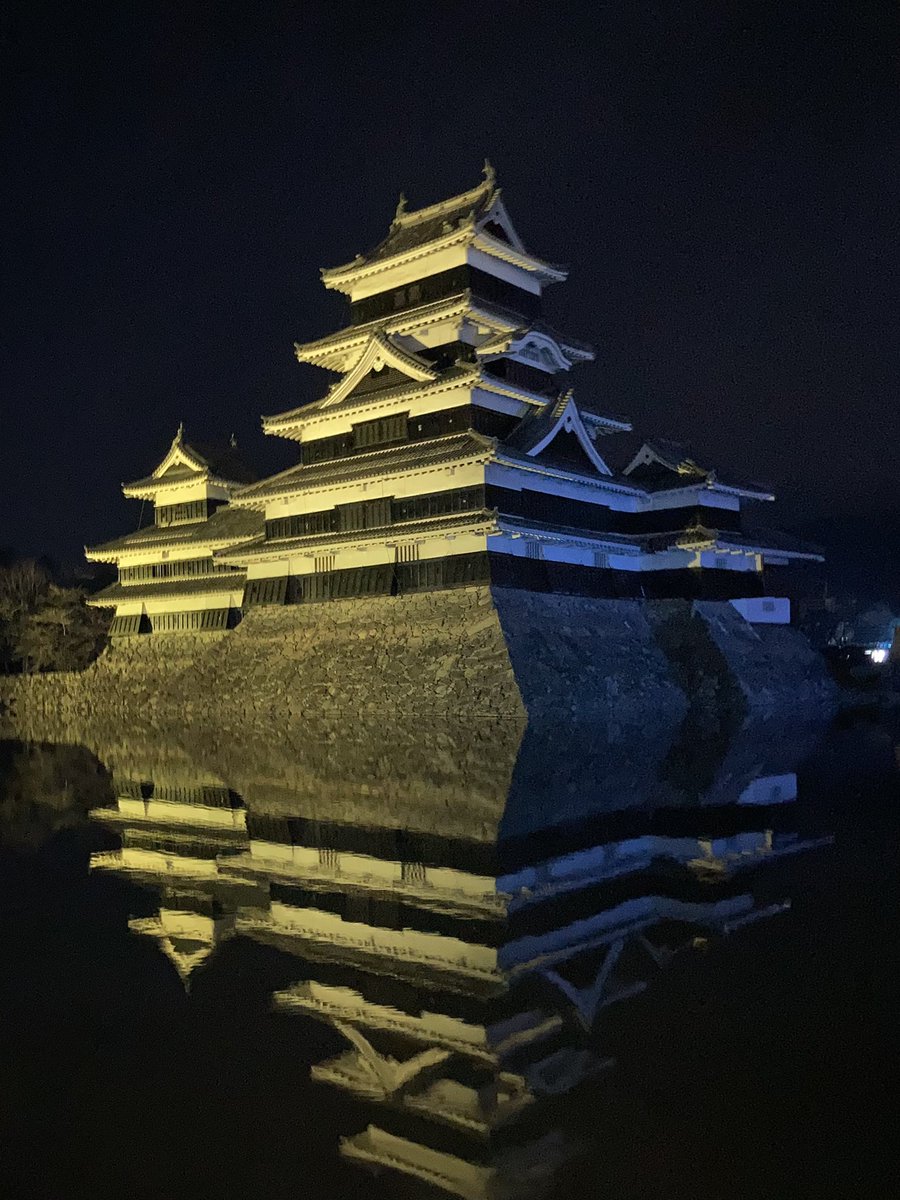 夜中の松本城… 何とも言えぬ静けさ