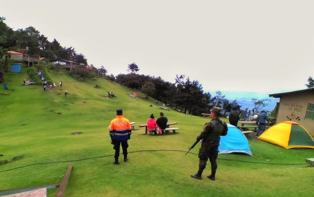 Noticiero Chalateco (@notichalateco) on Twitter photo La <a href="/PNCSV/">PNC El Salvador</a> informa que mantuvo presencia en Chalatenango, El Pital para que los turistas disfrutaran tranquilamente. La <a href="/PNCSV/">PNC El Salvador</a> informa que mantuvo presencia en Chalatenango, El Pital para que los turistas disfrutaran tranquilamente.