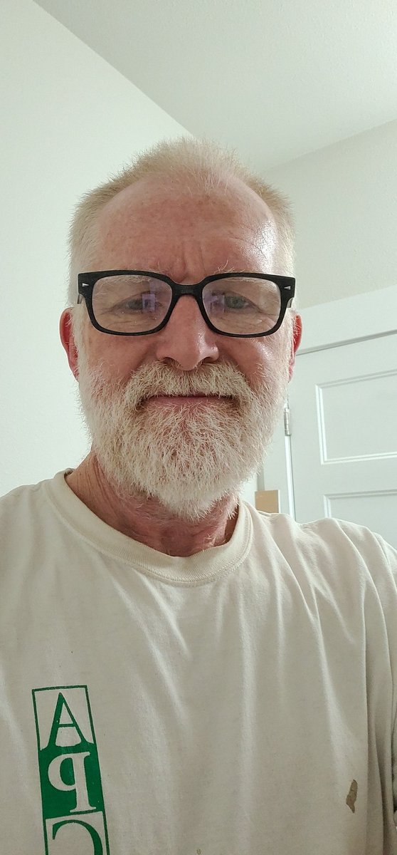Jeffrey45217180's tweet photo. @mrsmommare Yummy I want to eat you up https://t.co/15z34zBLlM