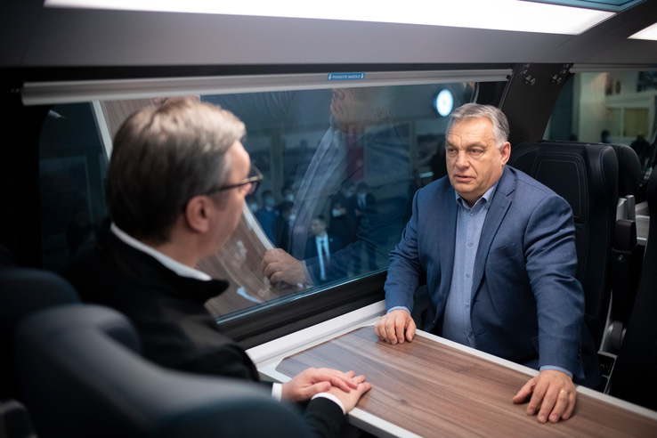 shen_shiwei's tweet photo. 🇨🇳China build high speed rail btw Belgrade and Novi Sad launched, part of the first high-speed railway links🇭🇺#Hungary and 🇷🇸#Serbia. 

Serbian President @avucic and Hungarian PM Orban rode 1st train at 200km/hr. 

Travel time cut to 1/2 hr. https://t.co/2w7OJqDZmh
