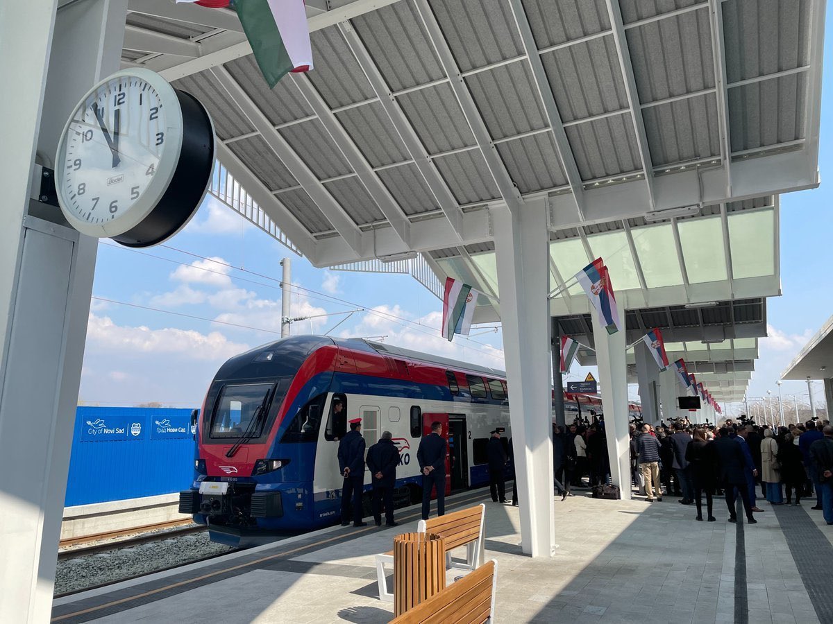 shen_shiwei's tweet photo. 🇨🇳China build high speed rail btw Belgrade and Novi Sad launched, part of the first high-speed railway links🇭🇺#Hungary and 🇷🇸#Serbia. 

Serbian President @avucic and Hungarian PM Orban rode 1st train at 200km/hr. 

Travel time cut to 1/2 hr. https://t.co/2w7OJqDZmh