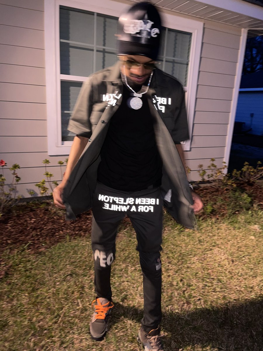DSRMCEO's tweet photo. EVERYTHING I GOT ON BE 1 OF 1 N*** CUZ IM THE CEO LA BITCH IM ONLY ONE NIGGAβΉπΎπ¦
#DesignerRecordsCeo #HardestOutβΉπΎ #BigCeo https://t.co/pjnp8vlBsU