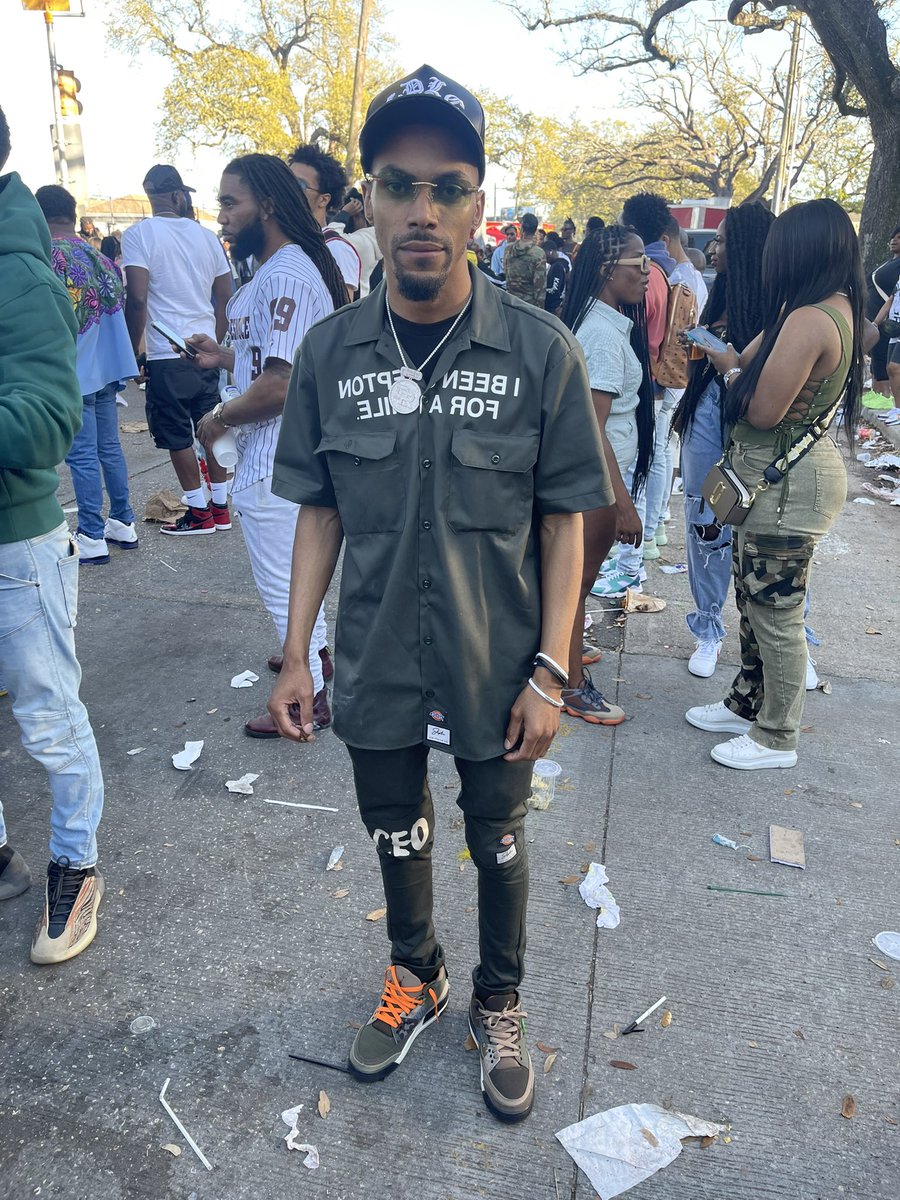 DSRMCEO's tweet photo. EVERYTHING I GOT ON BE 1 OF 1 N*** CUZ IM THE CEO LA BITCH IM ONLY ONE NIGGAβΉπΎπ¦
#DesignerRecordsCeo #HardestOutβΉπΎ #BigCeo https://t.co/pjnp8vlBsU