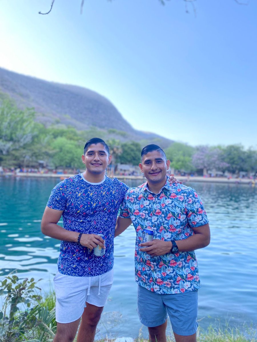 Seguimos disfrutando de la Zona Cañera. Hoy nos fuimos al “Naci” 🚤🤩❤️

Qué rico está acá, ambiente familiar y el paisaje de nivel, qué chulada es El Mante, Tamaulipas ✔️

SALUDOS Y QUÉ SIGAN DISFRUTANDO EL “PUENTE” 📚❤️

#Tamaulipas #ElMante