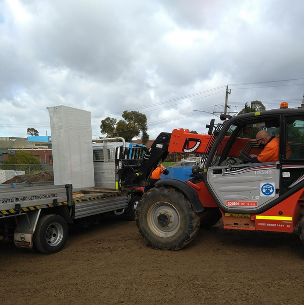 DaraSwitchboard's tweet photo. Unloading another Main switchboard on-site.
 🎉Another Happy 🥳Customer😀 
 #Electrical #Switchboard #MSB #Melbourne #Dara https://t.co/rCUNgb8aJq