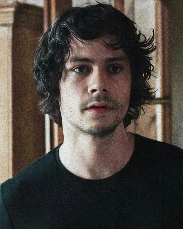 LOPEVZ's tweet photo. @CMBRIDGEUNI ⠀
⠀⠀⠀⠀◖Marcus William Lopez◗

▸ 𝐈dɑde: 21 anos.
▸ 𝐒hɑpe: Dylan O'Brien 
▸ 𝐂uɾso: Psiquiatria 
▸ 𝐄xtɾɑcuɾɾiculɑɾ: futebol americano. https://t.co/05G5YGaIZX