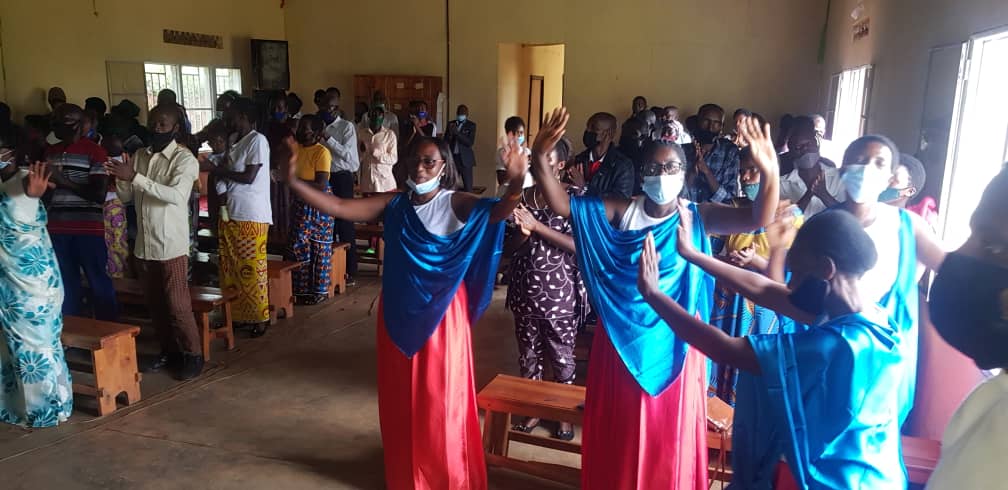HeritierRW's tweet photo. Mu Karere ka @rulindodistrict Mu murenge wa Shyorongi/Bugaragara Habaye igikorwa cyo kwacyira Abanyamuryango bashya @rpfinkotanyi ,Ibirori byitabiriwe n'abayobozi mu nzego zitandukante,byabimburiwe no gutaha inzu yubatswe n'Urugaga rw'Abagore rushamikiye kuri FPR.

#HitamoNeza https://t.co/SxxpKVN5eO