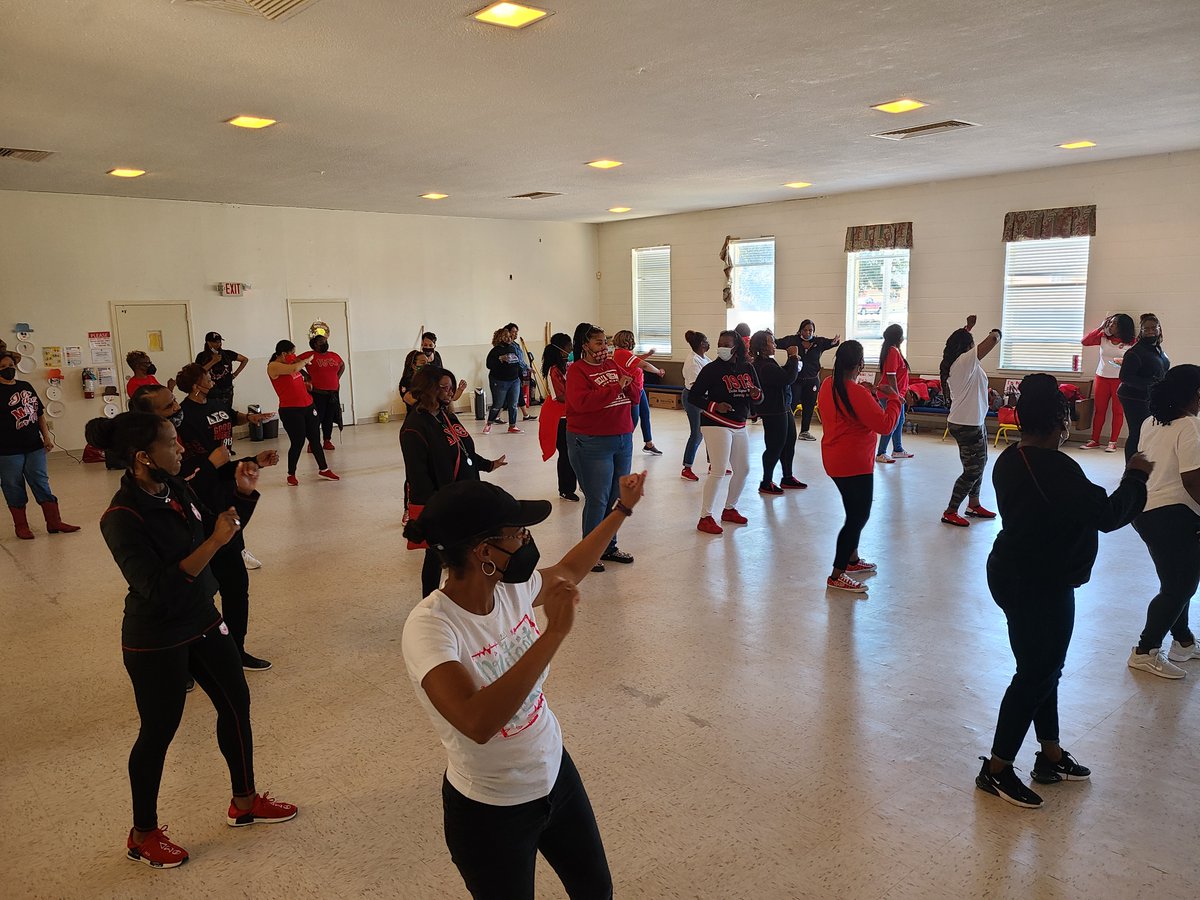 MemphisDST's tweet photo. Sisterhood month just keeps on rolling here in @Memphis Alumnae and yesterday we had a fabulous Saturday becoming Dancing Deltas and strolling together all afternoon. https://t.co/gFzWPhlRUE