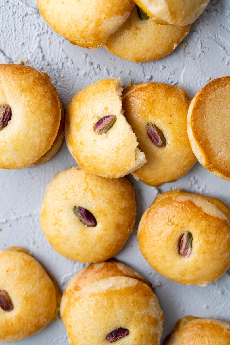 NowDelish's tweet photo. These Pakistani/Indian nankhatai cookies have a crumbly shortbread texture with a cardamom flavor. You just cannot go wrong with these crispy and crunchy cookies.

Full Recipe with Instructions ----> https://t.co/m3gHK2h00A

#nankhatai #pakistanicookies #indiancookies https://t.co/fm2g8emoFi