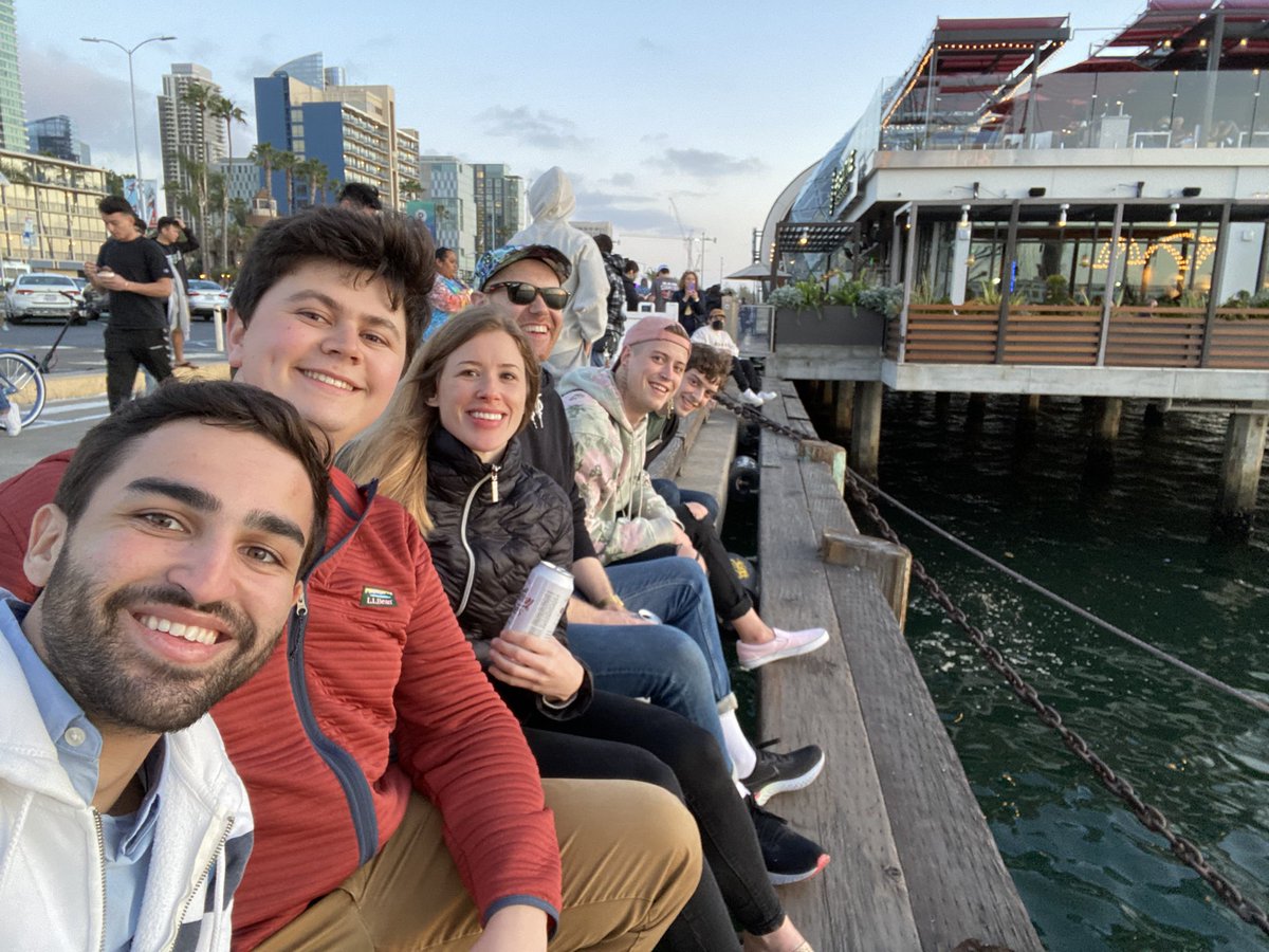 DrMRHill's tweet photo. Science, sunsets, and sours @johnsonchem #ACSSpring2022 https://t.co/As9SznhFJW