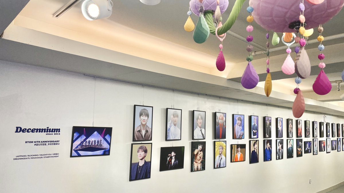 everblue_BTOB's tweet photo. 오늘 이벤트 마지막날 입니다 :)

1️⃣데뷔 당일 이벤트
 - 특전 2배 증정
 - 2022 은광 시그, 구성품 증정 (선착순/랜덤)

2️⃣ 액자 수령시간 <6:30-7:30>
 - 하다방과 시간이 겹쳐 30분 일찍 액자수령 가능합니다!
  - 이벤트는 7시까지 진행이며 6:30 이후 방문시 일부 액자가 없을 수 있습니다😢 https://t.co/cq1RMlPw4U