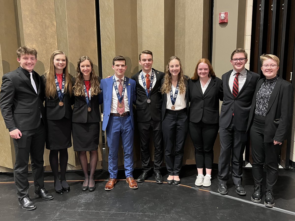 Thanks, Seniors!! ❤️❤️
#aurorahuskies