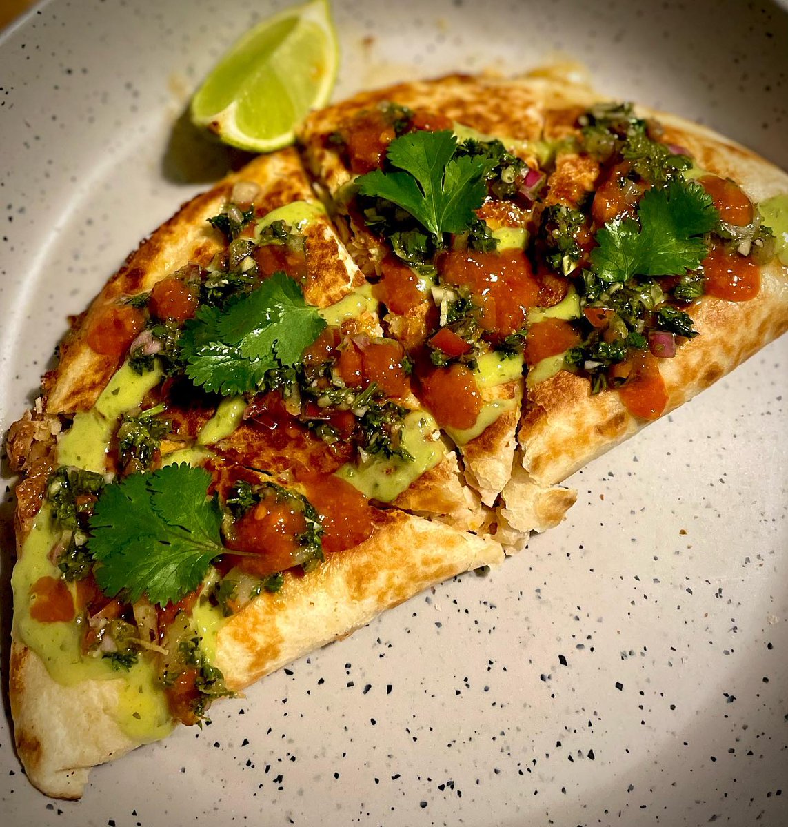 riverahotsauce's tweet photo. #Repost @thecraftycarnivore 
Smoked chicken quesadilla. @whitebullsbbq Bird gang rubbed breast strips, Sofrito binded and smoked at 225 until 149 internal then kissed for a minute per side in the pan before assembling this beauty.
 @riverahotsauce Bursting Garlic Hot Sauce https://t.co/5VnpswjsBs