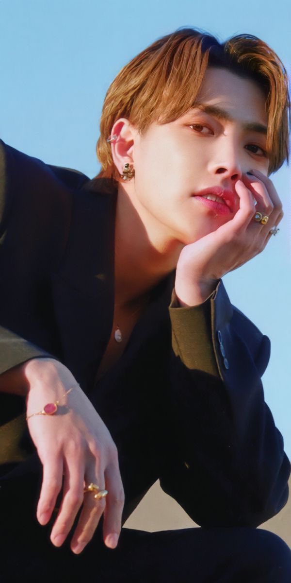 h0bros's tweet photo. เผื่อมีใครแวะเข้ามาในแท็กนี้แล้วหลงความหล่อจนออกไปไม่ได้ คนนี้คือ 
คิมฮงจุง (Kim Hongjoong , 김홍중) ลีดเดอร์,แร็ปเปอร์,โปรดิวเซอร์ วง Ateez 98 ไลน์ค่ะ ❤️‍🔥❤️‍🔥 
#สรรเสริญพระป๊ารมี https://t.co/9Gv8RHh0KF