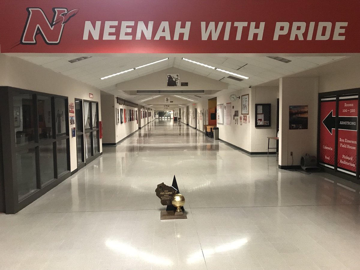 Had a nice trip to Titletown (Green Bay), but I’m back home safe and sound.  The sign above me says it all!