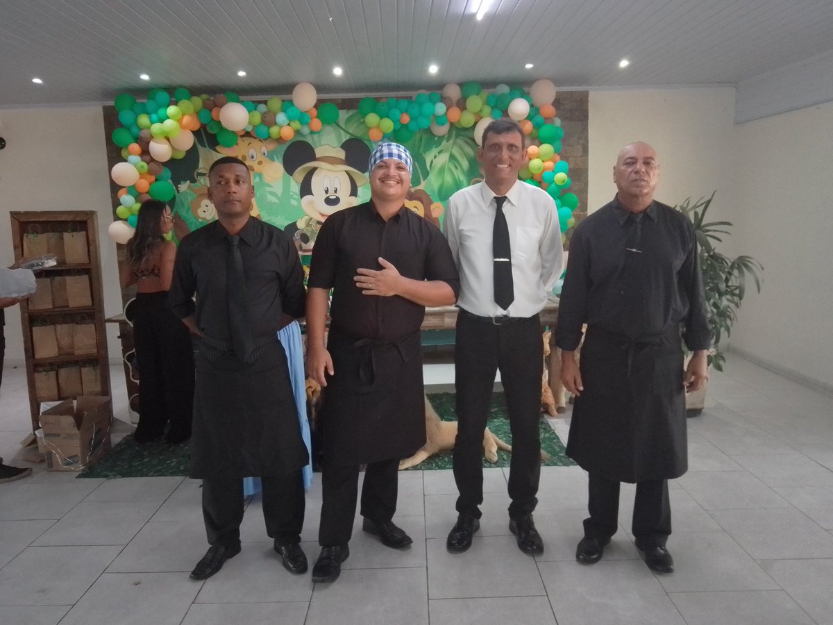 marcelo57169575's tweet photo. A equipe HSWM garçons &amp; Cia . Ontem realizou um evento no salão de festas da casa da pedra . Em São Gonçalo /RJ 
Com o buffet Lázaro e 
Com a equipe HSWM garçons &amp; Cia.
Responsável pelo buffer Paulo Lázaro.
Equipe HSWM garçons &amp; Cia.
Responsável da equipe .
Marcelo Gonçalves. https://t.co/XSrAIpjnQj