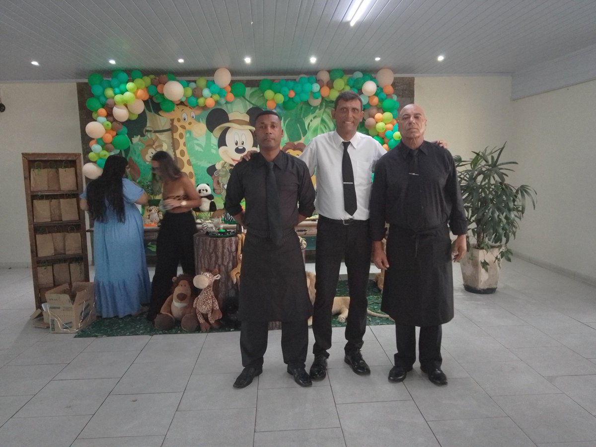 marcelo57169575's tweet photo. A equipe HSWM garçons &amp; Cia . Ontem realizou um evento no salão de festas da casa da pedra . Em São Gonçalo /RJ 
Com o buffet Lázaro e 
Com a equipe HSWM garçons &amp; Cia.
Responsável pelo buffer Paulo Lázaro.
Equipe HSWM garçons &amp; Cia.
Responsável da equipe .
Marcelo Gonçalves. https://t.co/XSrAIpjnQj