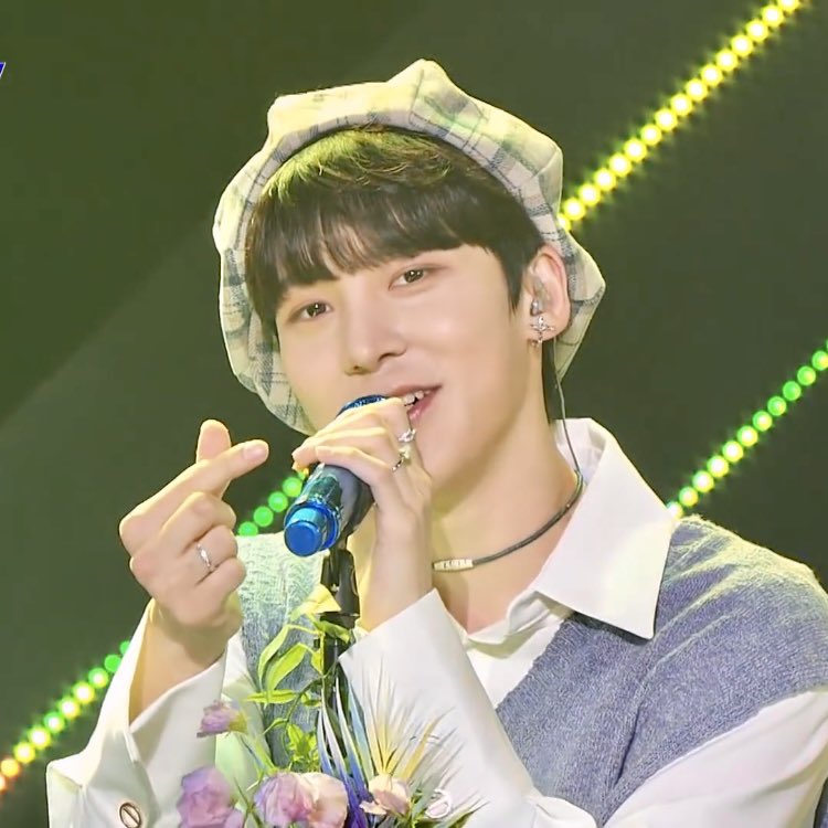 今日は Ateez ユノ の誕生日 目がクリクリで笑った時の口角が まるで犬みたいな可愛さ 可愛いのでうさぎユノも投入ww 에이티즈 윤호 Yunho 犬顔の韓国男性アイドル集は T Co Ihqm1epfvs Ateez ユノ 에이티즈 윤호 Yunho Joah 韓国トレンド