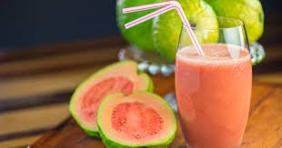 Frutunda's tweet photo. Guavas are nutritious and are usually consumed as fresh fruits as well as in processed forms. 
The fruits contain contents of vitamin A, C, minerals and antioxidants. Guavas are drought resilient and very adaptable fruit species that grow well in various well-drained soils. https://t.co/iYAZLuvdqM