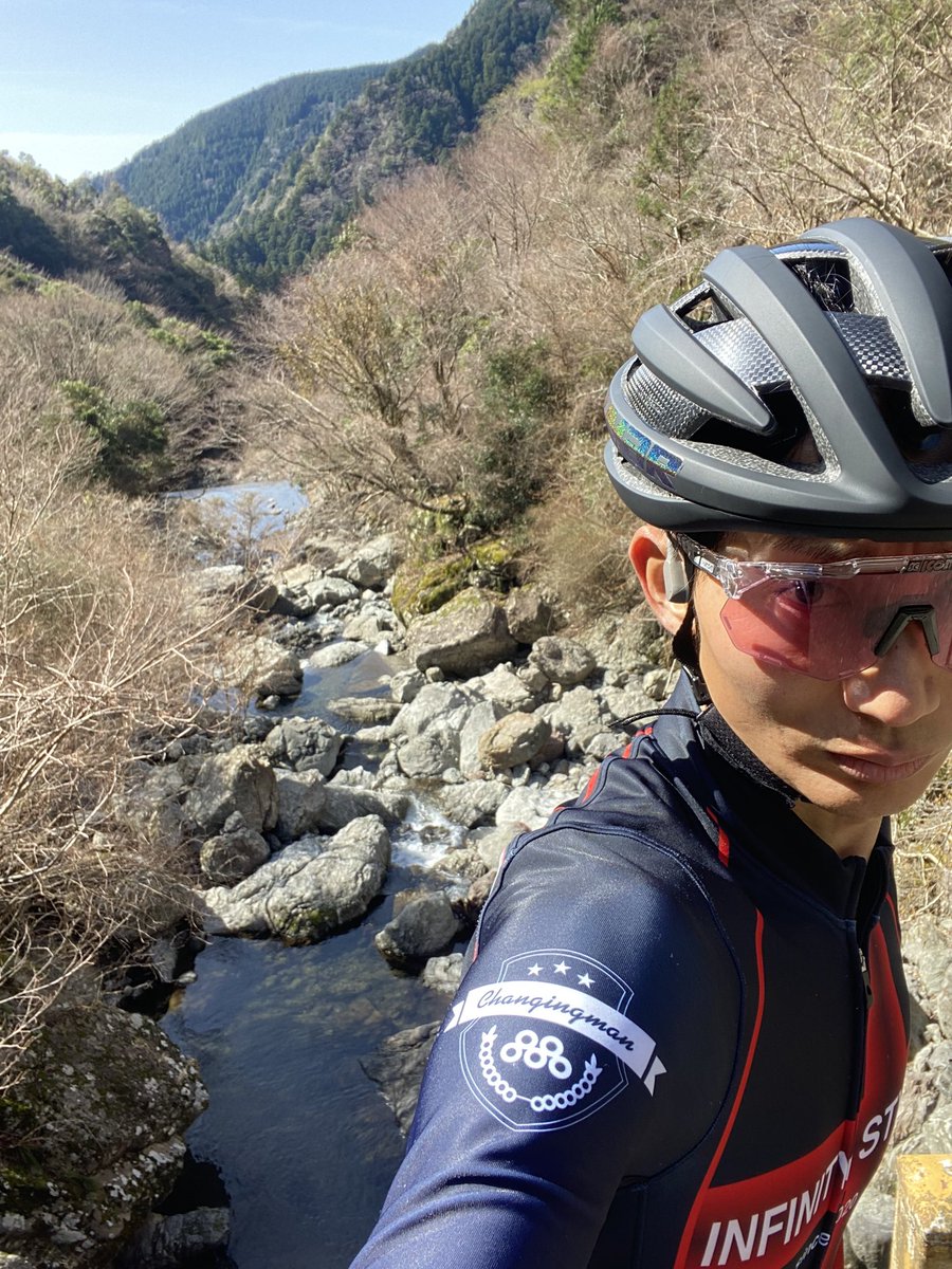 Changingman_TGR's tweet photo. 高知の山奥は、寒いのぉ〜!!!
@ManyS_cycle
@sciconsports
@limarhelmet
#scicon #sciconsports
#limar #limarhelmets https://t.co/8UrA0XQlOA