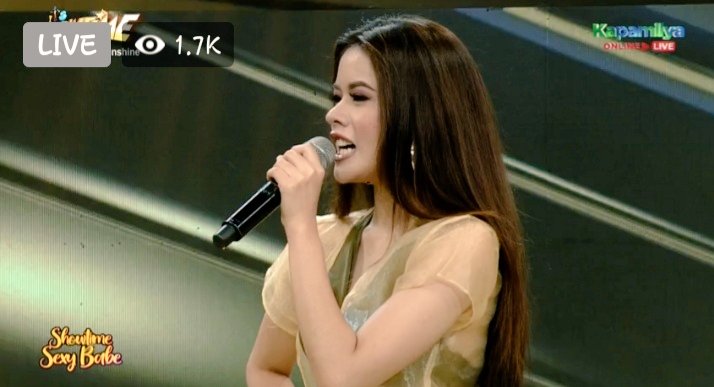 mariz0102's tweet photo. Si kuys vhong ang nakapansin na kamukha dw sya ni kisses! Congrats at nanalo sya sa sexy babe ng its showtime!

@KissesDelavin 
#KissesDelavin 
#Kissables | Kisses Delavin https://t.co/QLz0G5DQ0C