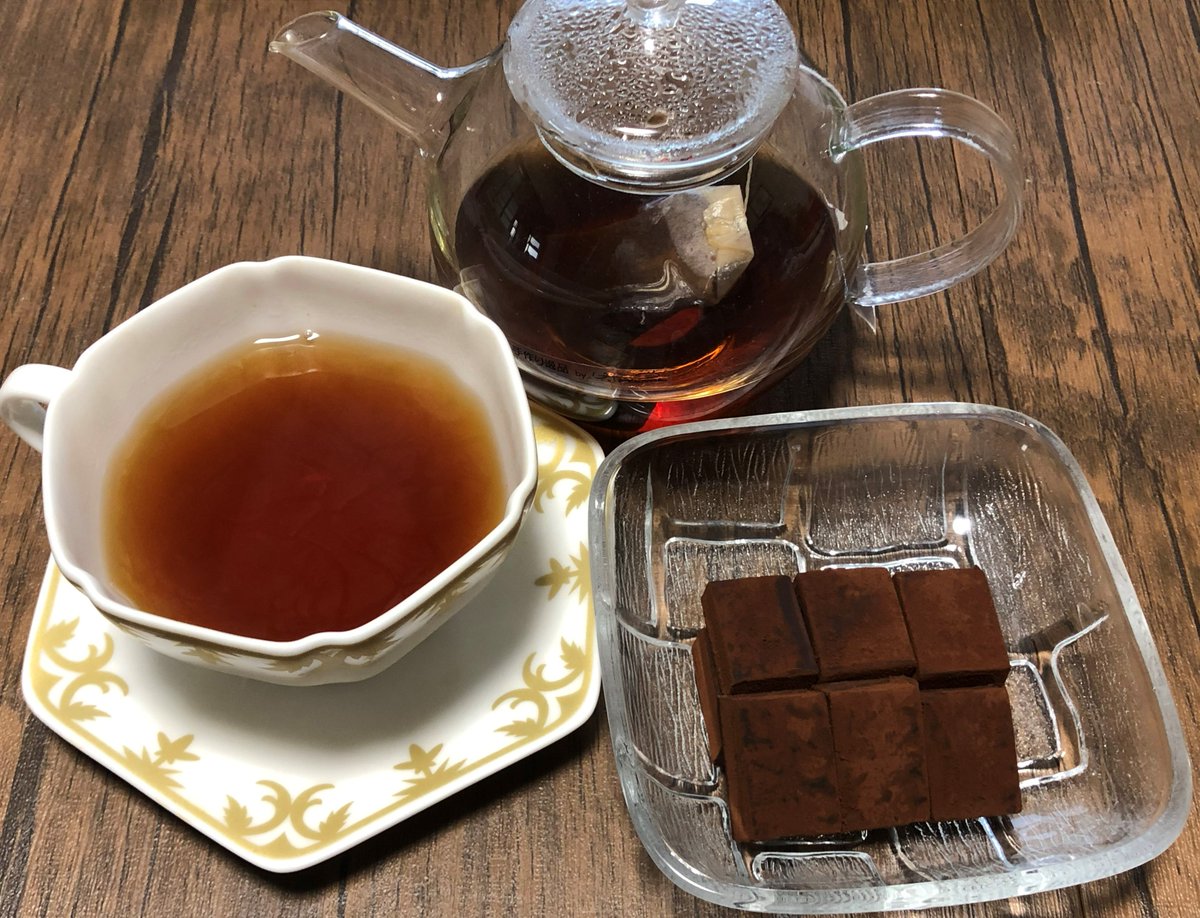kochaotoko's tweet photo. ROYSEのチョコを頂いたので、紅茶で!
いつもはフレーバーティーが多いですが、チョコをシンプルな紅茶で飲むのがたまりませんね・・・。
#紅茶
#ティータイム
#チョコレート
#ROYSE https://t.co/M0xcpRLpzr