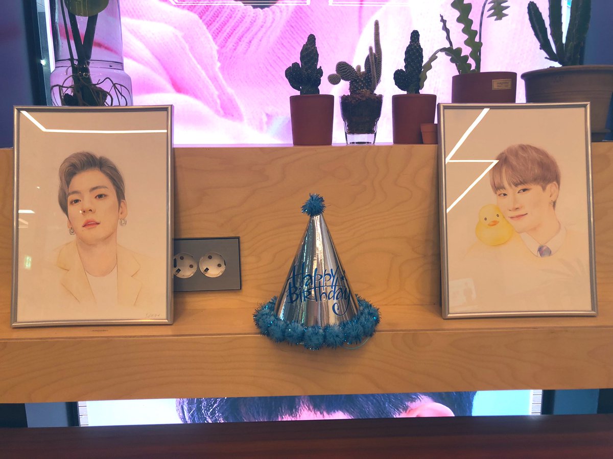 syo_nu's tweet photo. 💙비투비 10주년 컵홀더 이벤트💙
>>뚝섬 L카페<<
구성도 너무 좋고, 예쁜 것만 있어서 다 소장하고 싶어져요😭 오길 너무 잘한듯요..담에 또 해주셨으면..!! 계속 멈출 수 없이 사진을 찍어버려서 올릴사진 고르기가 힘들었네요🥺❤️

#비투비와_함께하는_10번째_노래 #비투비_멜로디_우리함께_노래해 https://t.co/rT1QMhXItR