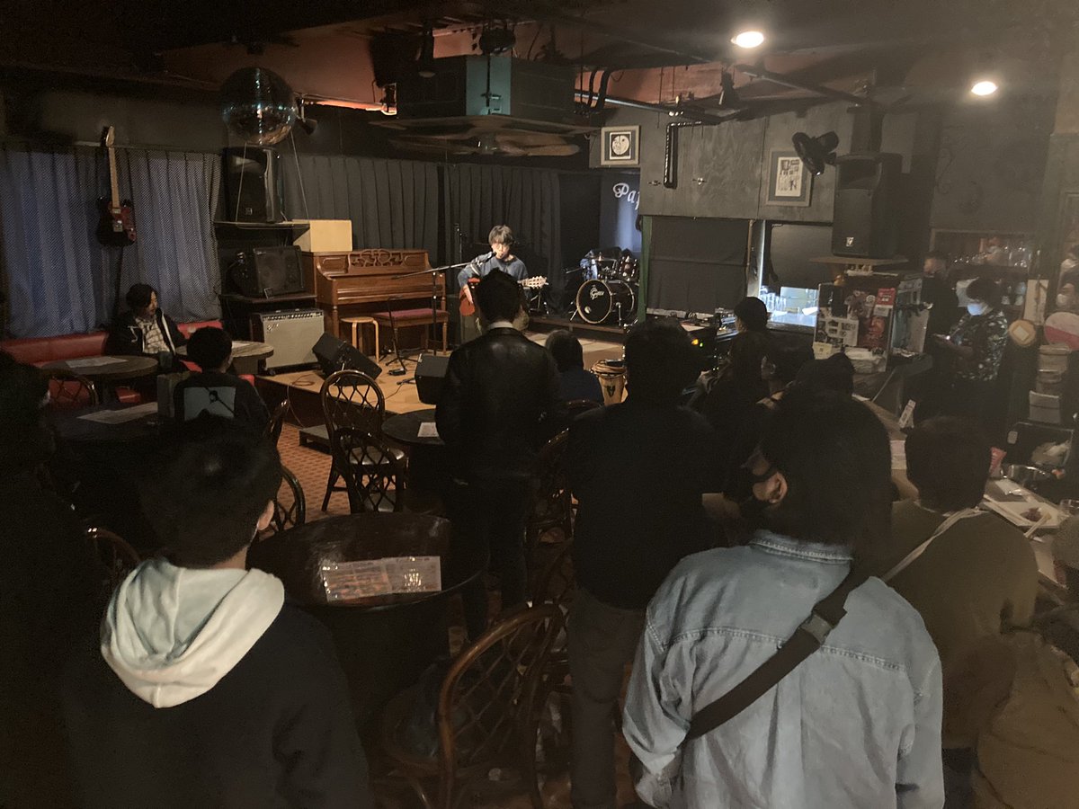 LIVE HACK IBARAKI vol3

ペーパームーンでは、
トップバッター
「ビザール北山」始まりました！！
初っ端から出来たてほやほやの新曲を披露してくれました！！