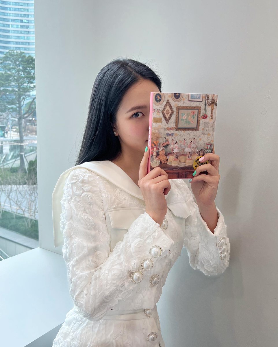 [OFFICIAL] 220321 #YERI Instagram update

#REDVELVET <a href="/RVsmtown/">Red Velvet</a>