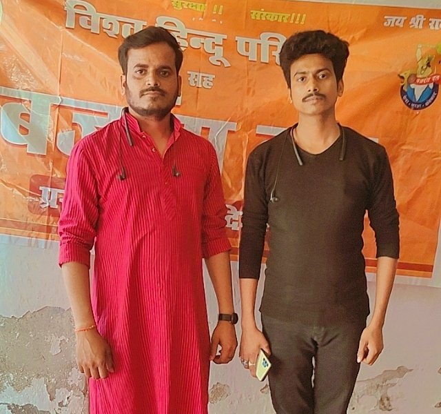 आज हमारे किशनगंज जिले के दिघलबैंक प्रखंड अंतर्गत राम जानकी मंदिर परिसर में आगामी रामनवमी पर आयोजित होने वाले शोभायात्रा पर विशेष बैठक सम्पन्न हुई जिसमें संयोजक <a href="/ganeshsinghkne/">गणेश कुमार सिंह🇮🇳</a>  खंड उपाध्यक्ष <a href="/RAKESH_VHP/">राकेश कुमार झा 🇮🇳</a>  और बांकी रामभक्त उपस्थित हुवे🚩🚩