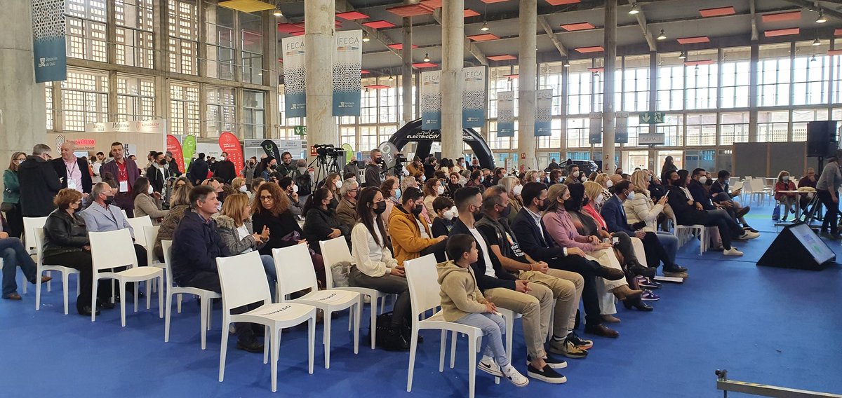 MESA REDONDA. La mano que mece la Copa. El arte de un buen maridaje y El éxito de la gestión en bodega.<a href="/CadizBienMeSabe/">Cádiz BienMeSabe</a>
Modera: Yo!.
- Virgina García- Rte  @restaurantejuanlu
- Lucia Fuentes - Sumiller de Rte <a href="/chefdelmar/">Restaurante Aponiente. Ángel León</a>
- Jose Barragán  - Rte <a href="/LaTizna/">LaTiznáhonestgrill</a>.