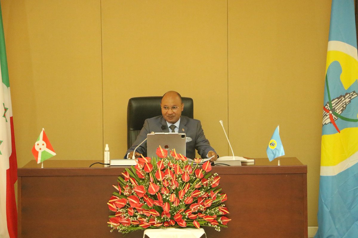 BurundiGov's tweet photo. #Burundi,ce 21/3/2022,en préparation au conseil extraordinaire des ministres prévu pour ce Mardi le 22/3/2022,une réunion extraordinaire à l'intention des membres du @BurundiGov  se tient sous la présidence du Chef de @BurundiGov SE le 1er Ministre,Gén Pol BUNYONI Alain Guillaume https://t.co/fVqc6yKPfl
