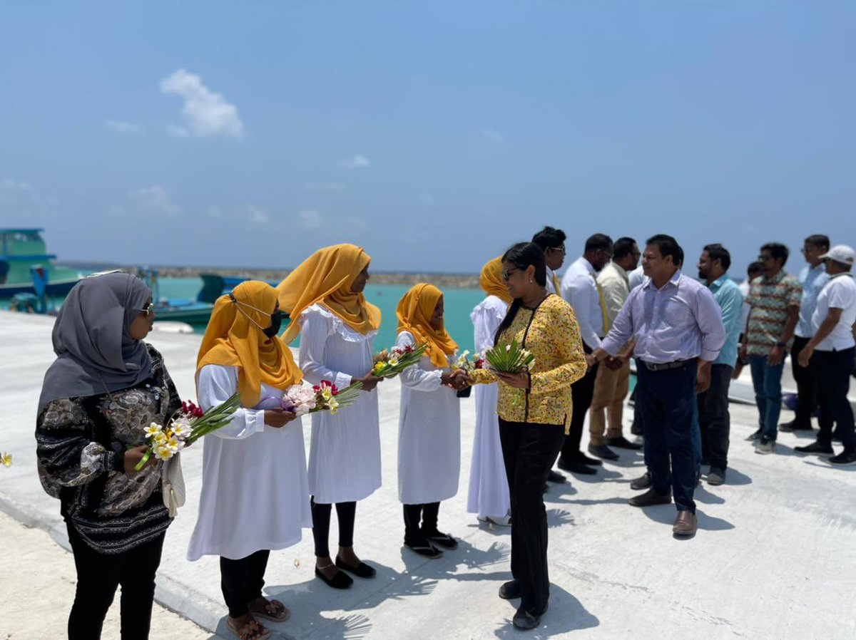 Heshamedam's tweet image. ނ.ލަންދޫ 
ލަންދޫ އިން @faya_i އަދި @Roxeyna އަށް ވަރަށް ވެސް ހޫނު މަރުހަބާއެއް ދަންނަވައިފި.

#MDPhingaalan