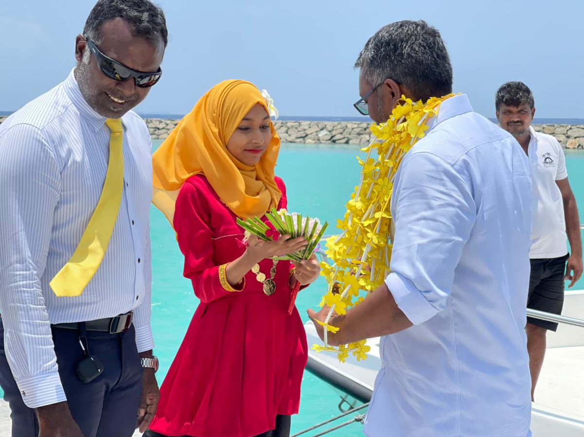 Heshamedam's tweet image. ނ.ލަންދޫ 
ލަންދޫ އިން @faya_i އަދި @Roxeyna އަށް ވަރަށް ވެސް ހޫނު މަރުހަބާއެއް ދަންނަވައިފި.

#MDPhingaalan