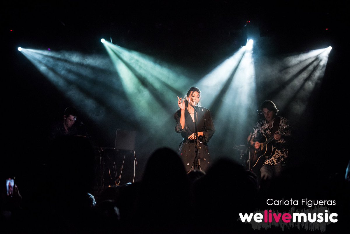 ☝🏻 Ayer nos dejamos llevar por los susurros de <a href="/anaguerra/">Ana Guerra</a> | #AnaGuerra
y nos dejamos mecer por la gran dulzura de la canaria. 

📷 Carlota Figueras 
🗞 <a href="/welivemusic_es/">Welivemusic</a> | welivemusic.es
🛣 #SusurrándoteLoQueNuncaTeDije

Fotoreportaje completo 👉🏻 
wp.me/p7UznM-nbI