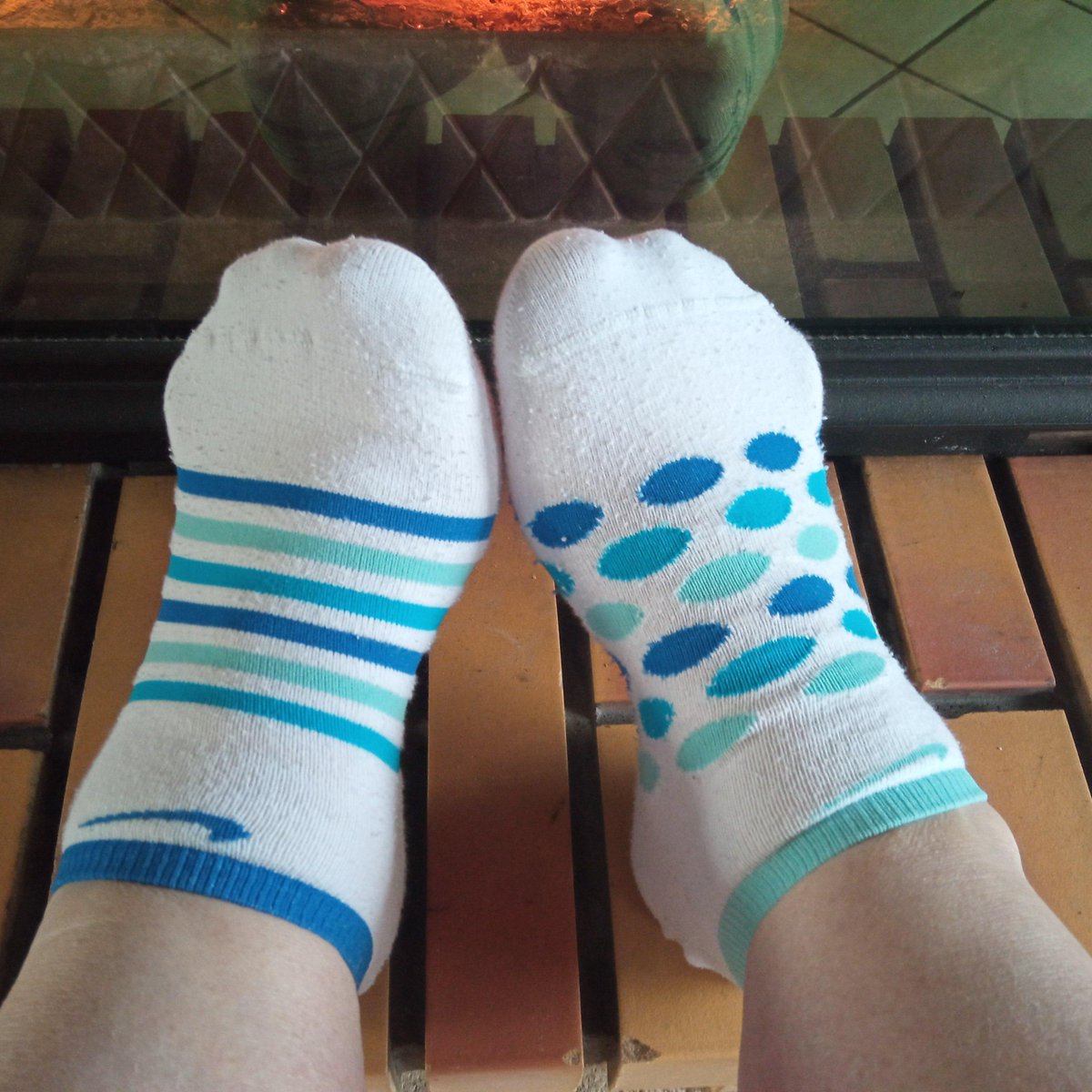 Isabel52P's tweet photo. Bonjour. Le 21 mars est la Journée mondiale de la trisomie 21. Alors à vos chaussettes. J'attends vos photos. Je commence. @s_cluzel #DifferentCommeVous https://t.co/t3kth92Nx9