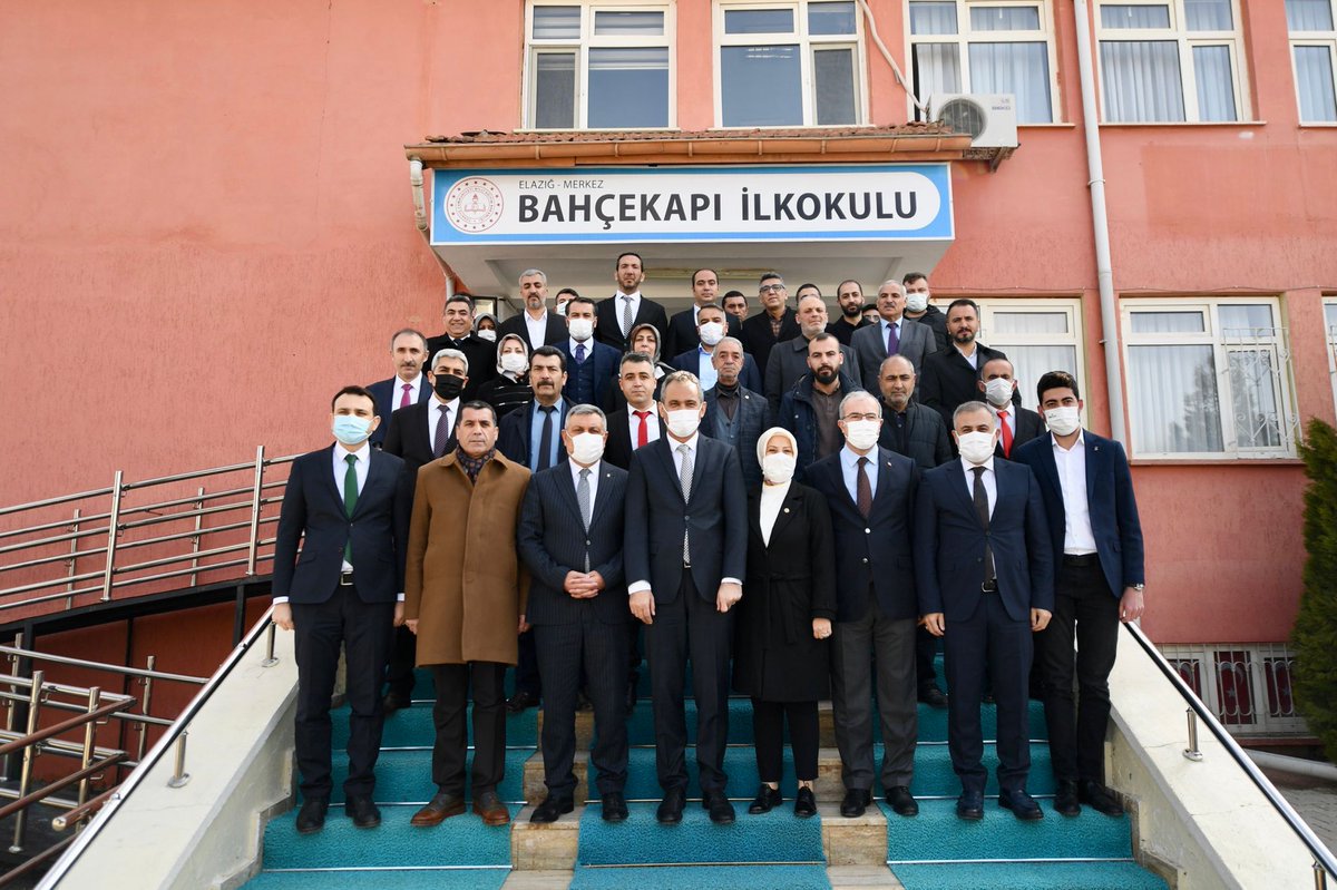 Elаzığ İl Мillî Eğitim Müdürlüğü (@elazigmem) on Twitter photo Millî Eğitim Bakanımız Sayın Mahmut Özer Elazığ programı kapsamında Bahçekapı İlkokulunu ziyaret etti.
<a href="/tcmeb/">Millî Eğitim Bakanlığı</a> <a href="/omertoraman25/">Ömer Toraman, Doç. Dr.</a> @mehmetyigit38 Millî Eğitim Bakanımız Sayın Mahmut Özer Elazığ programı kapsamında Bahçekapı İlkokulunu ziyaret etti.
<a href="/tcmeb/">Millî Eğitim Bakanlığı</a> <a href="/omertoraman25/">Ömer Toraman, Doç. Dr.</a> @mehmetyigit38