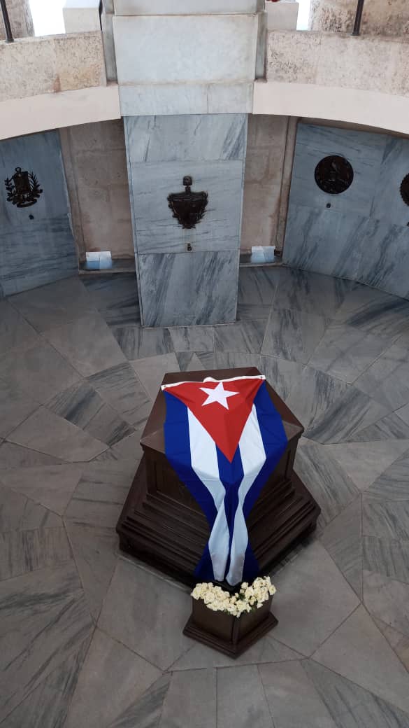 MinfarC's tweet photo. "Peca contra la Humanidad el que fomente y propague la oposición y el odio de las razas".
No hay odio de razas, porque no hay razas.
#CubaViveEsSuHistoria https://t.co/szmxF5WzS5