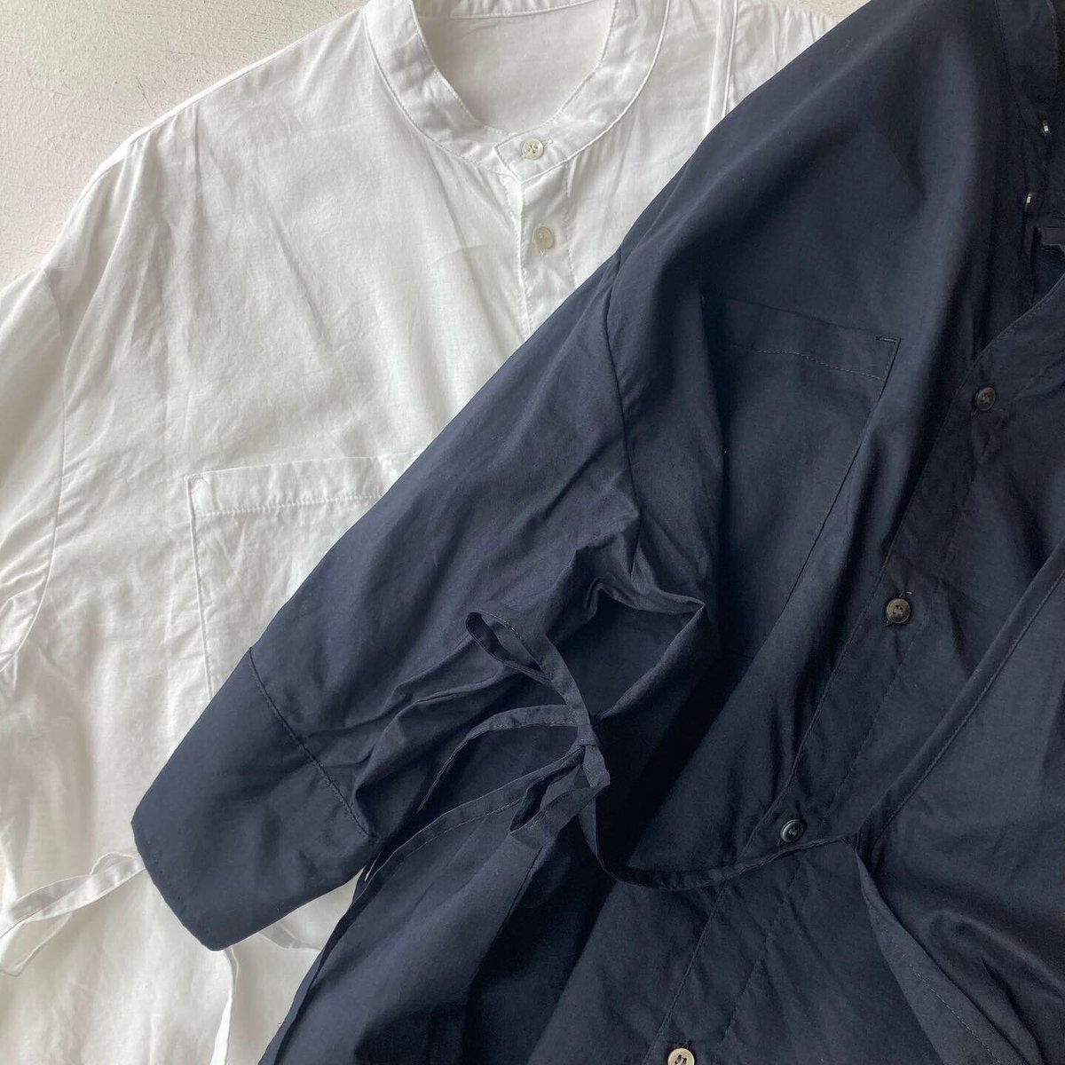 shop_secession's tweet image. 【NEW IN】

ウィメンズ
FIL DE FER
オーバーラップ バンドカラーブラウス

アシンメトリーデザインが特徴の、コットンブラウスが入荷しました。やや薄手で張りのあるヴィンテージコーマローンを使用。7分袖なので夏も活躍する1枚です。

プライス:¥16,500
通販可能です。
送料は無料。
#fildefer