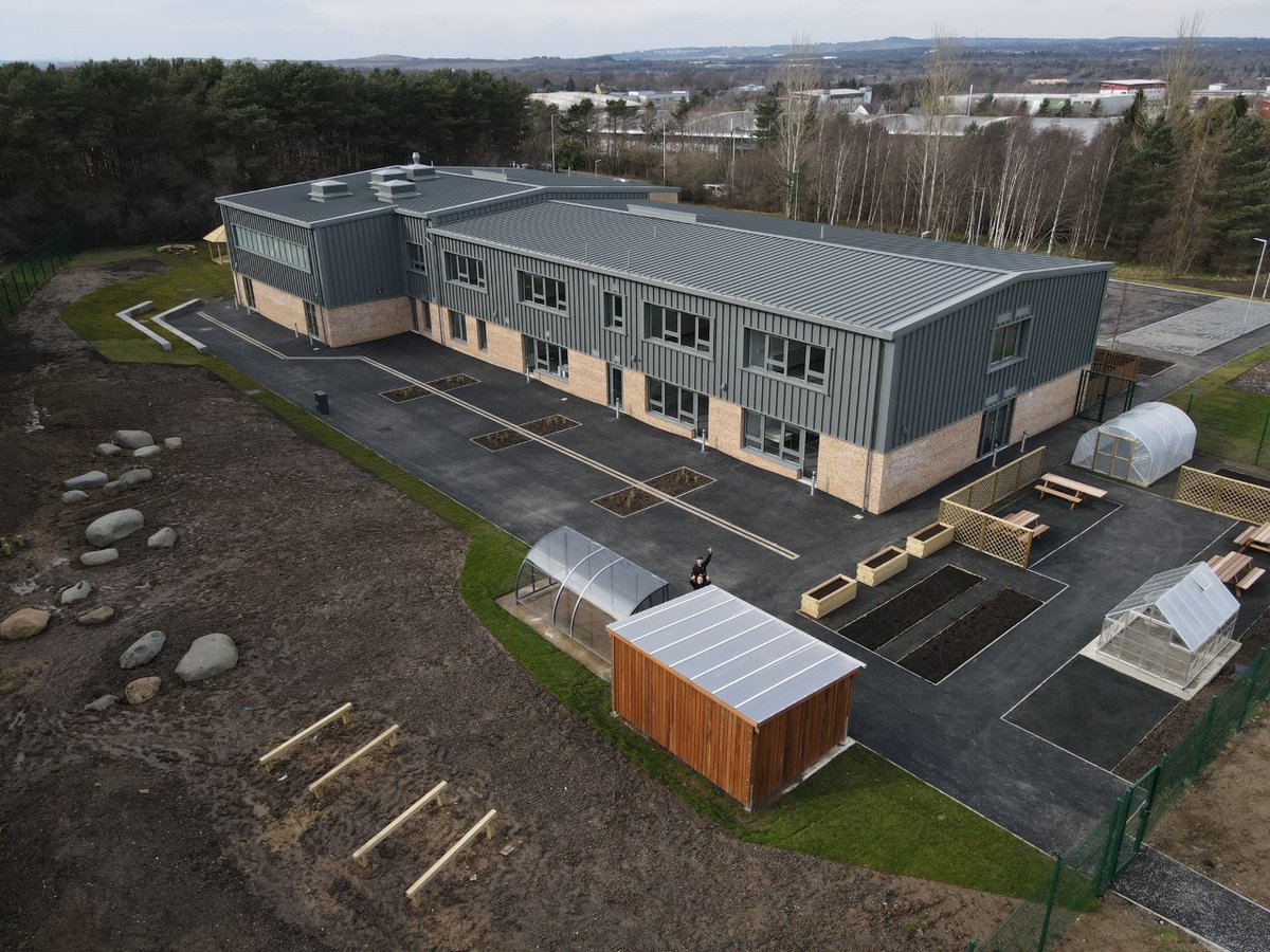 CedarbankSchool's tweet photo. Some fantastic drone shots of the new school. Doesn't it look good! @LoveWestLothian https://t.co/S7x1lhXL1o